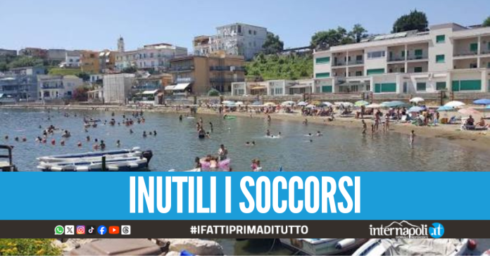Tragedia in spiaggia a Bacoli, donna muore mentre fa il bagno a Marina Grande