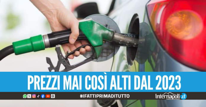 Prezzo carburante alle stelle, benzina e diesel sfondano i 2 euro al litro