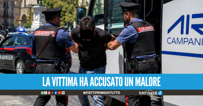 Terrore sul bus a Napoli, autista minacciato col coltello: 