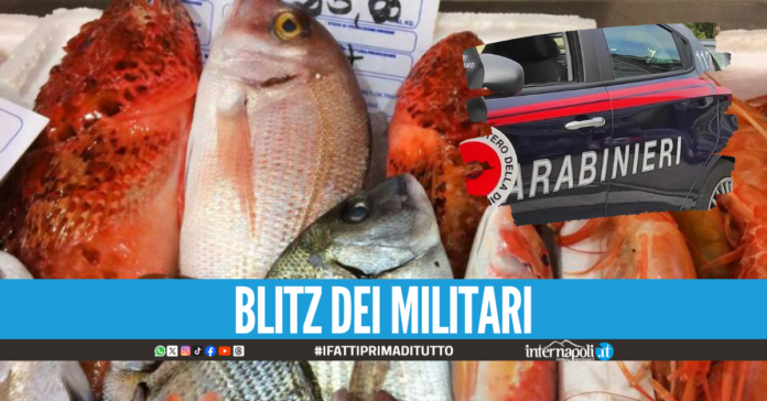 Oltre 15 chili di alimenti pericolosi e carenze igieniche, sequestrata pescheria a Napoli