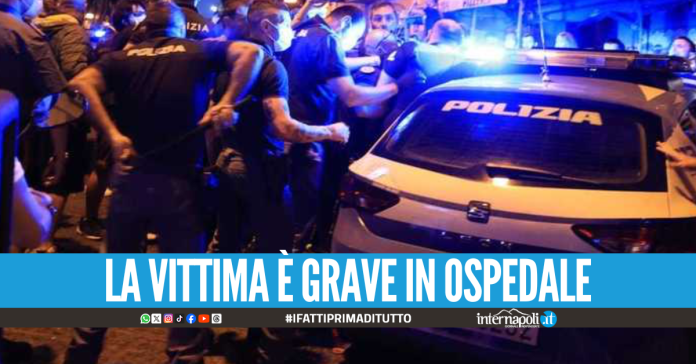Spari nella notte in Piazza Bellini, 33enne in codice rosso