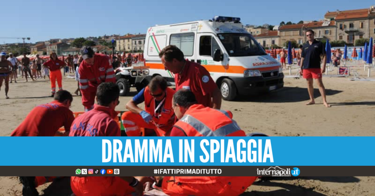 Tragedia in spiaggia a Castel Volturno, 37enne muore annegata davanti al fidanzato