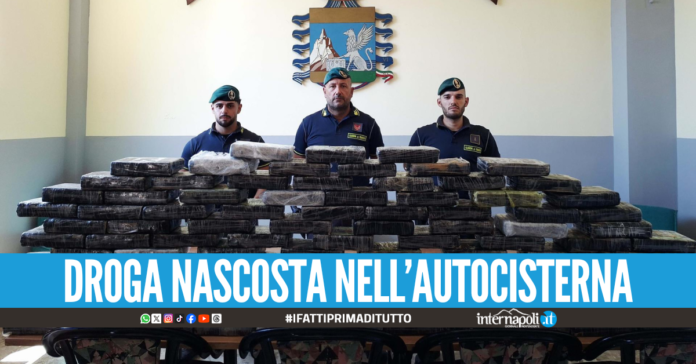 Maxi sequestro di cocaina in un tir a Napoli, 113 chili per un valore di 7 milioni