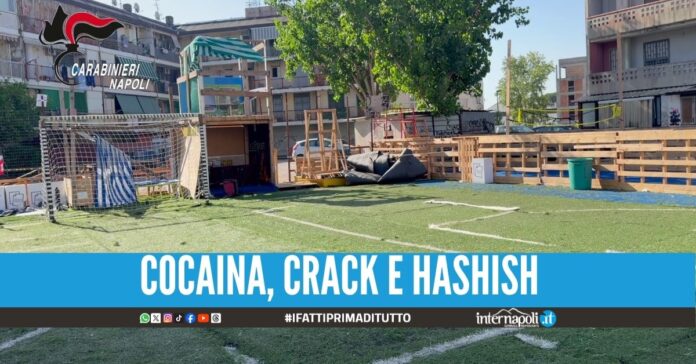Droga venduta fuori le scuole a Napoli, arrestati 8 pusher del clan