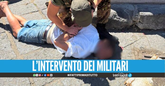 Salvata dalla pattuglia dell'Esercito, aggressore bloccato a Napoli