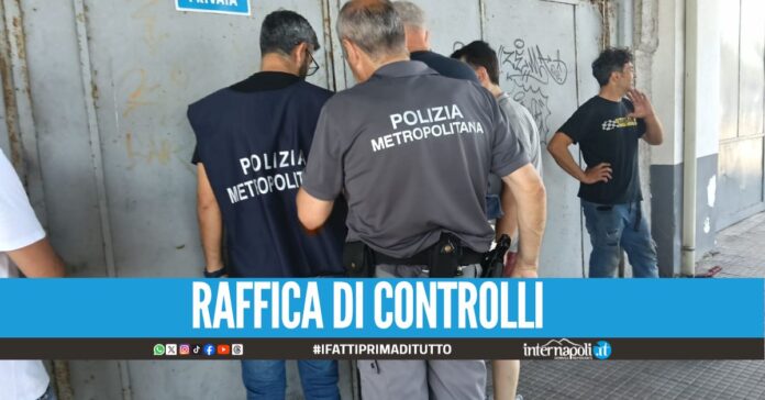 Officina d'auto e deposito edile illegali a Napoli, arrivano i sequestri