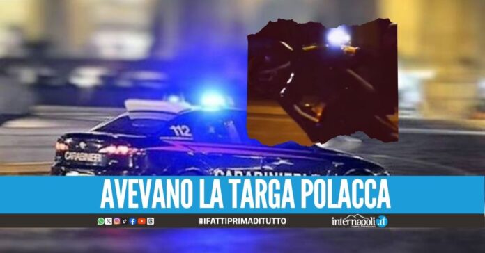 Ragazzini impennano in strada al Vomero, parte il folle inseguimento