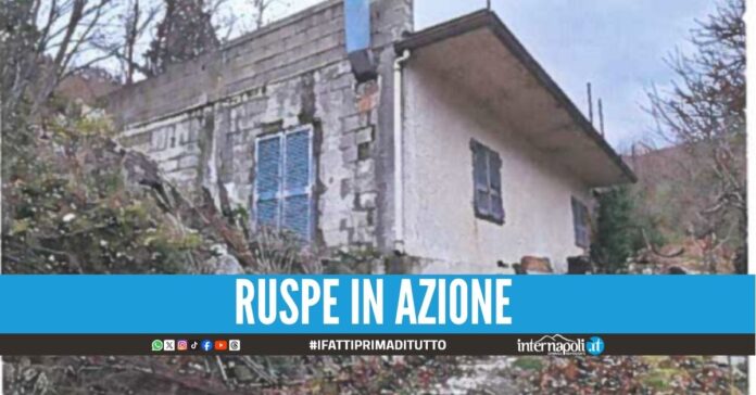 Manufatti abusivi nel Napoletano, abbattuti a 15 anni dalla condanna
