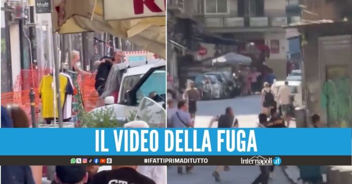 Tenta lo scippo al Corso Umberto, inseguito dai turisti tra la folla