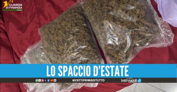 Droga a cuochi, camerieri e skipper: arrestati 4 pusher nel Napoletano