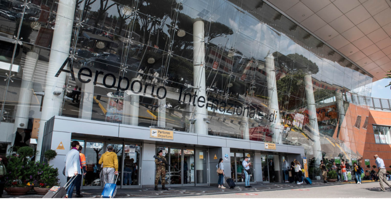 Canadair perde una ruota in fase di atterraggio, chiuso l’aeroporto di Capodichino