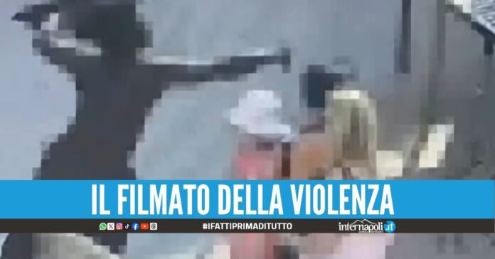 Aggredita sul lido a Castel Volturno, violento incastrato dal video