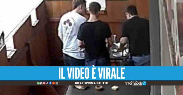 Caserta, giovani clienti mangiano fuori orario e puliscono prima di andare via