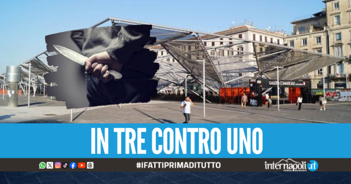 Rubano cellulare e portafogli e minacciano la vittima col coltello, denunciato 19enne a Napoli