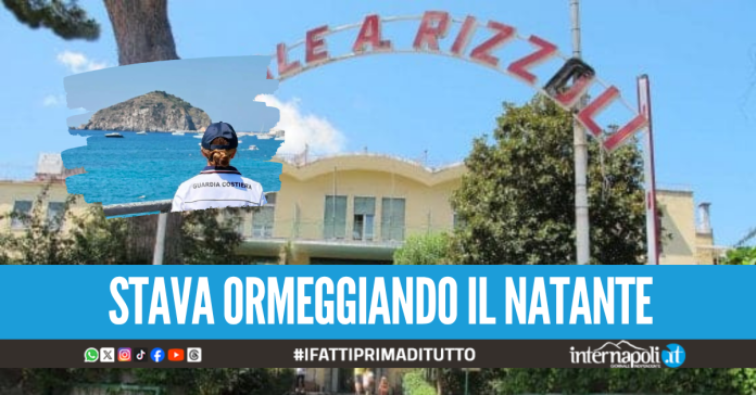 Cade nella barca e si ferisce alla gamba, trasportato in ospedale a Ischia