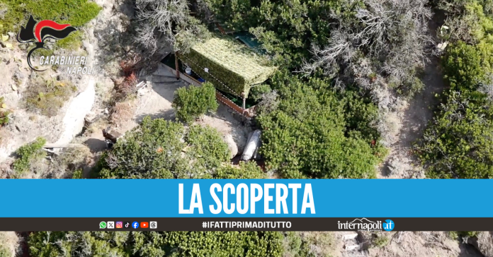Ischia, resort abusivo nascosto tra gli scogli nell'area protetta: era a rischio frana