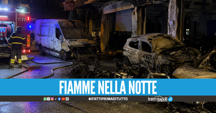 Incendio in una concessionaria al Vomero, in fiamme auto e moto: ipotesi pista dolosa