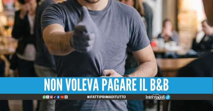 Finge di avere la pistola sotto la maglia per non pagare, fermato nel Napoletano