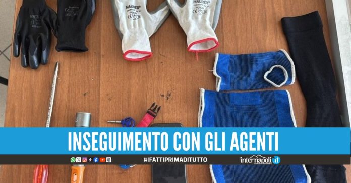Furti d'auto tra Pinetamare e Villaggio Coppola, preso un 19enne di Napoli
