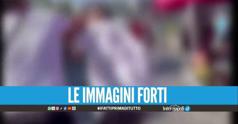 Rissa fuori al noto bar di Capri, volano pugni e sedie: il video