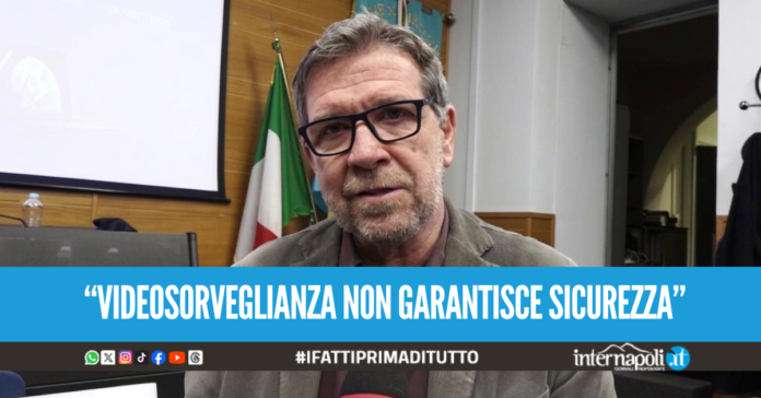 Bimbo minacciato a scuola, polemica sulle parole dell'assessore: 