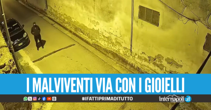 choc a Casapesenna, marito e moglie sequestrati in casa e rapinati dalla banda