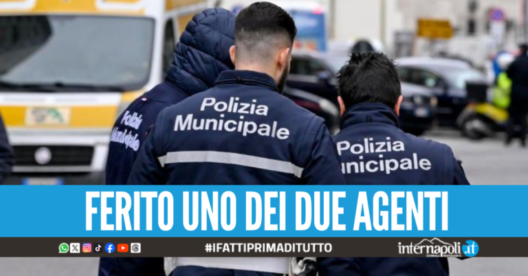 Beccato sullo scooter non assicurato a Soccavo, centauro si infuria e lo lancia contro i vigili