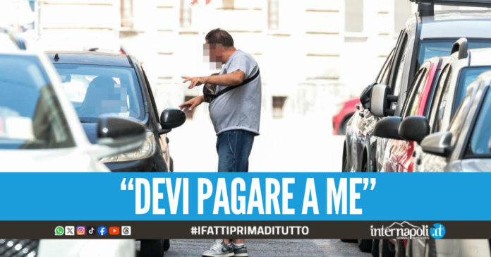 Non paga il parcheggiatore abusivo, lui gli prende a calci l'auto: arrestato in centro a Napoli
