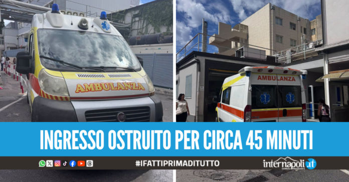 Caos all'ospedale di Giugliano, ambulanza privata blocca l'ingresso al pronto soccorso