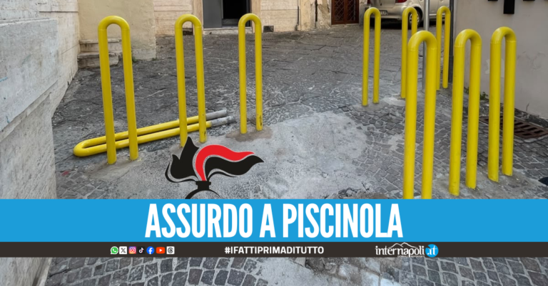Beccati a sradicare i paletti pedonali a Piscinola, hanno 14 e 15 anni: "Volevano vantarsi sui social"