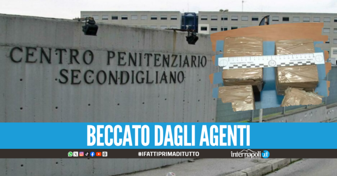 Detenuto gira per il carcere di Secondigliano con 5 panetti di droga, arrestato