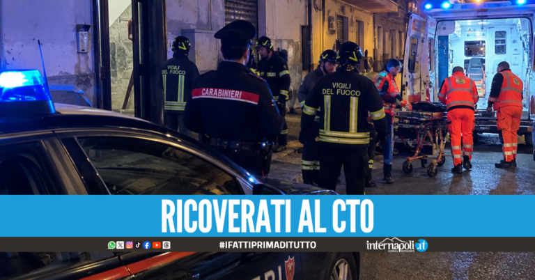 Crolla il pavimento della cucina a Napoli, padre e figlio precipitano al piano di sotto