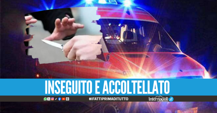 Choc a Napoli, 21enne inseguito e accoltellato alle spalle: corsa in ospedale