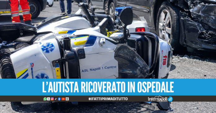 Incidente a Barra, auto taglia la strada alla moto infermieristica: ferito l’autista soccorritore