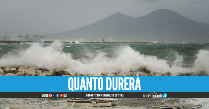Raffiche di vento a Napoli, scatta l’allerta meteo: 