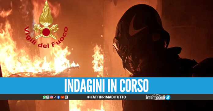 Fiamme fuori la pizzeria a Pomigliano, il rogo partito da un corto circuito