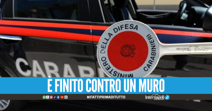 Ruba un camion e non si ferma all'alt, poi si schianta: arrestato nel Napoletano