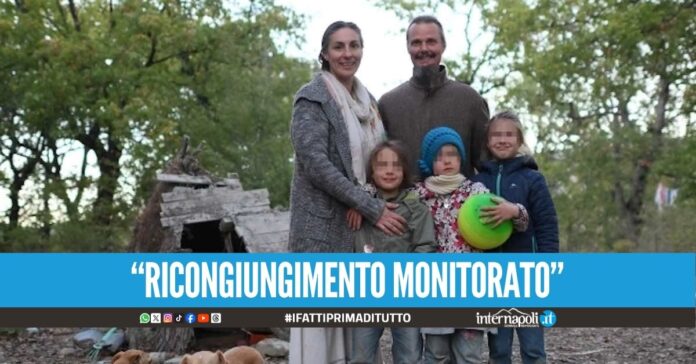 Famiglia nel bosco, i bambini torneranno a casa: ecco le condizioni