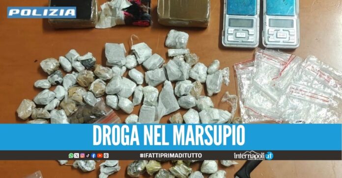 Spaccio sotto l'ombrellone a Ischia, arrestato all'uscita dal lido