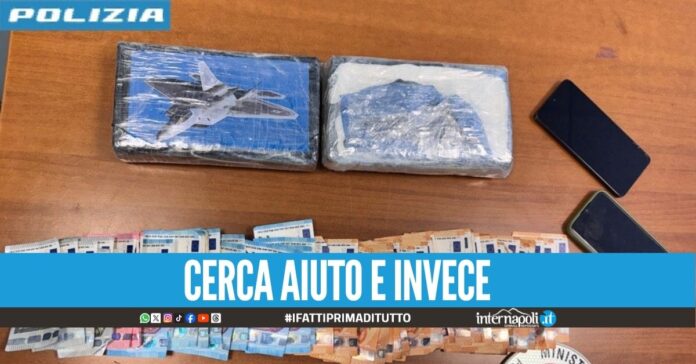 Soccorrono l'auto in panne ma trovano 2 kg di cocaina, scattano le manette