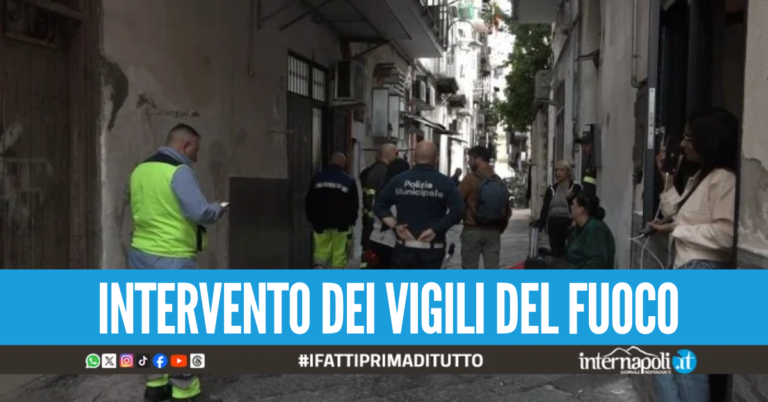 Palazzo con crepe sui muri nel cuore di Napoli, evacuate undici famiglie