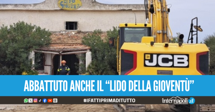 Ruspe in azione a Castel Volturno, abbattuti cinque immobili abusivi sul litorale