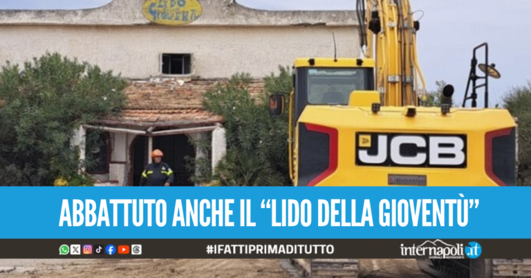 Ruspe in azione a Castel Volturno, abbattuti cinque immobili abusivi sul litorale