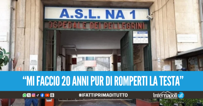 Finge di non sentirsi bene per farsi ricoverare al Pellegrini, poi prende a schiaffi l'infermiere
