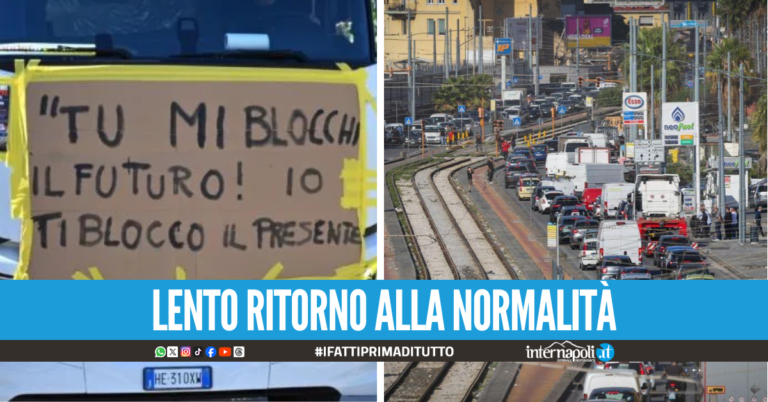 Rimossi nella notte i primi blocchi in Campania, torna il carburante in alcuni distributori