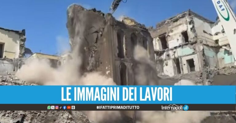 Abbattuto il Palazzo Fienga, era il fortino del clan Gionta