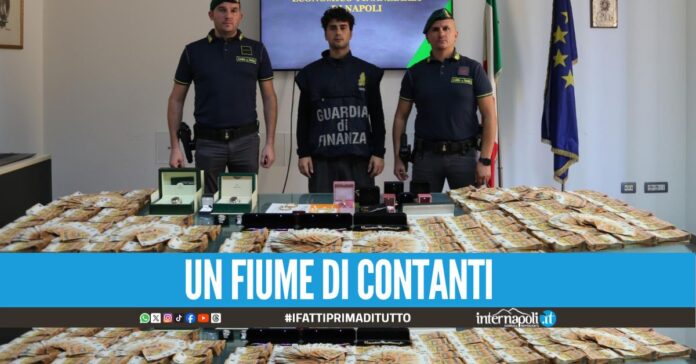 Scovati 1,9 milioni in contanti nell'azienda,
