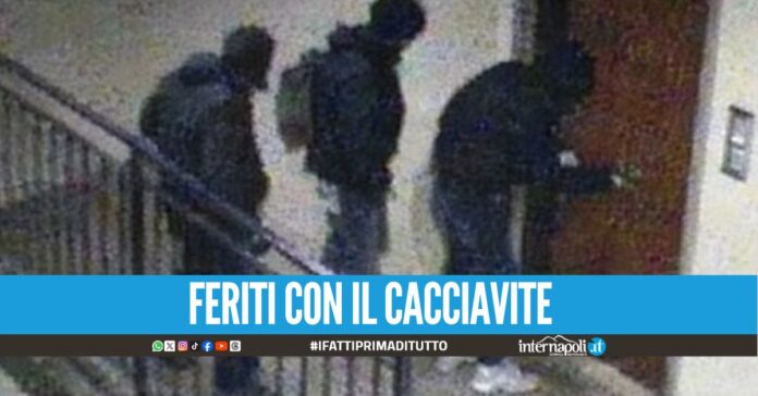 Marito e moglie sorprendono 3 ladri in casa, coppia finisce in ospedale