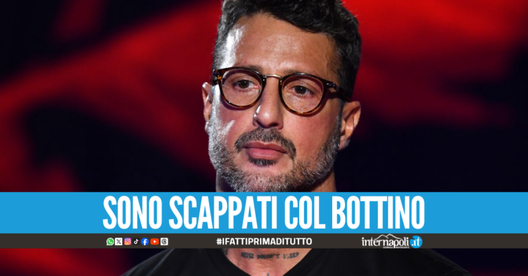 Fabrizio Corona aggredito e rapinato sotto casa: "Erano in sei, parlavano calabrese"