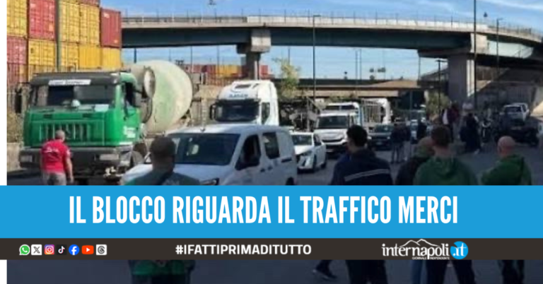 Autotrasportatori, quarto giorno di protesta: a Napoli tir al Varco Bausan e code sull’A1